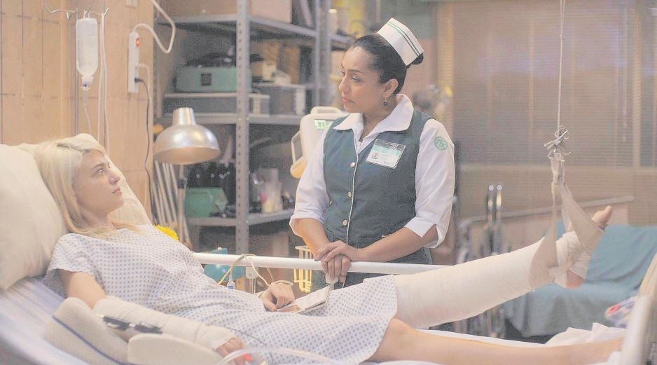 En la escena se ve a las actrices Max Reeves y Adriana Paz. CORTESÍA