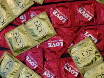 Karex fabrica cerca del 20 % de los condones del mundo, y suministra a marcas populares como Durex y Trojan. AFP/Archivo
