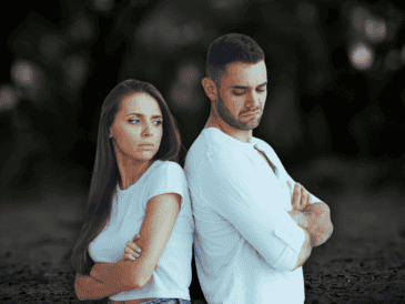 Identificar el momento exacto en que la intimidad está fallando es el primer paso crucial para revertir el daño en la relación amorosa. ESPECIAL / CANVA