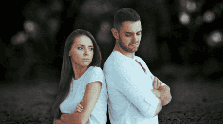 Identificar el momento exacto en que la intimidad está fallando es el primer paso crucial para revertir el daño en la relación amorosa. ESPECIAL / CANVA