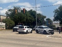 Autoridades mantienen bajo resguardo el centro comercial mientras se investiga lo ocurrido. AP/S. Cline