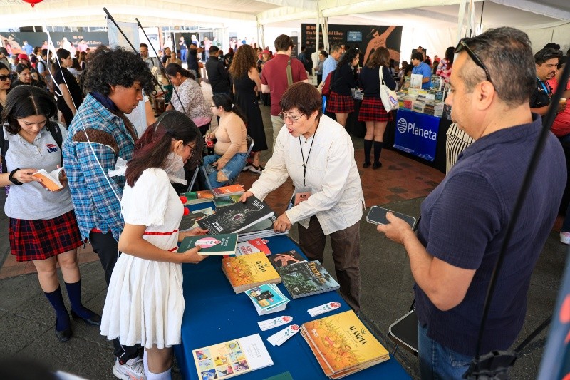 En el MUSA, la iniciativa “Adopta un libro” permitió a los visitantes llevarse ejemplares de distintos géneros.&nbsp; J.ACOSTA
