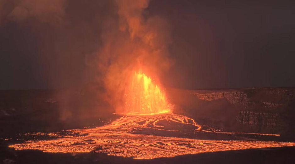 Kilauea ha estado entrando en erupción periódicamente desde diciembre de 2024. EFE/B. Omori/Paradise Helicopters