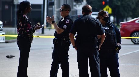 Policías locales siguen apostados en los alrededores del centro comercial afectado por el enfrentamiento a tiros entre dos grupos de personas. PIXABAY