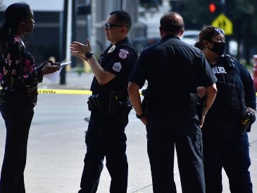 Policías locales siguen apostados en los alrededores del mall afectado por el enfrentamiento a tiros entre dos grupos de personas. PIXABAY