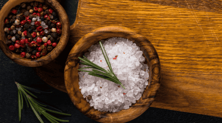 Puedes mezclarlo ligeramente o dejarlo en capas para un efecto decorativo. CANVA