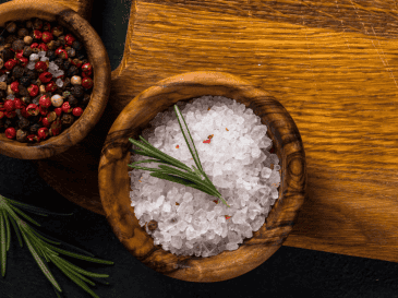 Puedes mezclarlo ligeramente o dejarlo en capas para un efecto decorativo. CANVA