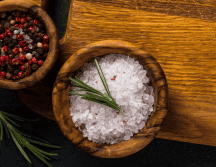 Puedes mezclarlo ligeramente o dejarlo en capas para un efecto decorativo. CANVA