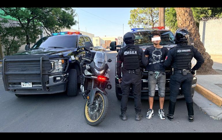 Al encontrarlo en posesión del arma, con la que presuntamente había atacado a su víctima, los oficiales detuvieron a quien fue identificado como Edson 