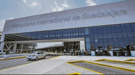 la administración del Aeropuerto Internacional de Guadalajara envió una alerta a los pasajeros en la que advierte que la entrada y salida de la terminal aérea se encuentra congestionada. EL INFORMACIÓN / ARCHIVO