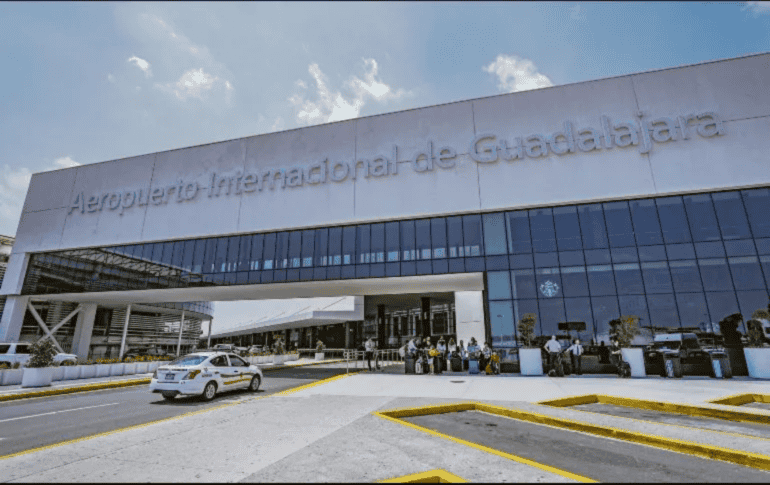 la administración del Aeropuerto Internacional de Guadalajara envió una alerta a los pasajeros en la que advierte que la entrada y salida de la terminal aérea se encuentra congestionada. EL INFORMACIÓN / ARCHIVO