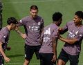 Vinicius Jr y Jude Bellingham durante el entrenamiento el Real MAdrid para el juego contra el Betis. EFE/D. González