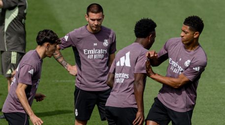 Vinicius Jr y Jude Bellingham durante el entrenamiento el Real MAdrid para el juego contra el Betis. EFE/D. González