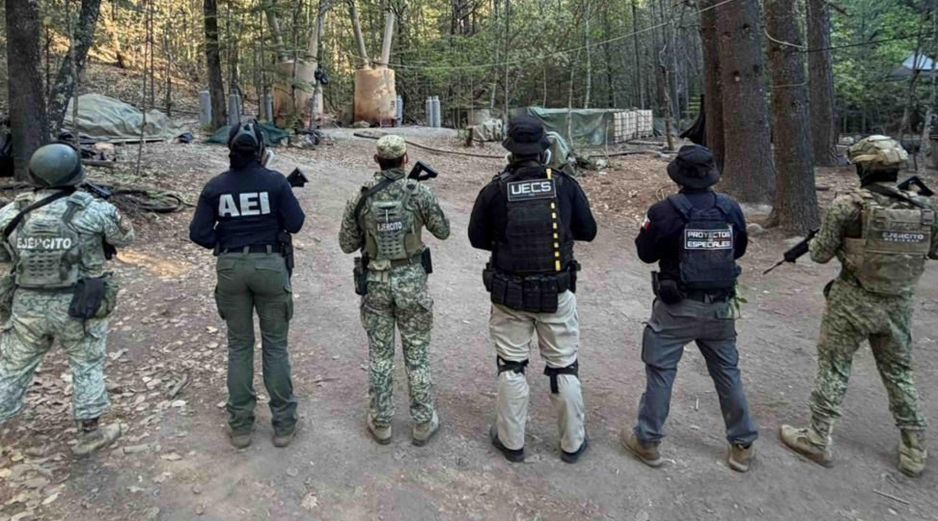 Los dos agentes estadounidenses que fallecieron la madrugada del domingo en un accidente carretero en Chihuahua trabajaban para la CIA y participaron en el desmantelamiento de un laboratorio de narcóticos en la zona. SUN