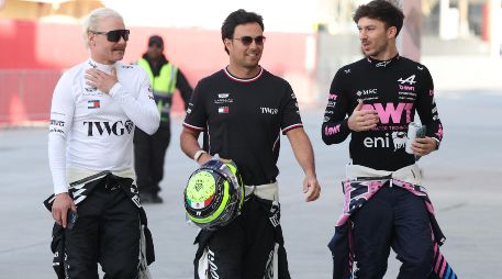 Valtteri Bottas, Sergio Pérez y Pierre Gasly. Los pilotos han tenido opiniones encontradas sobre el nuevo reglamento de la Fórmula 1. AP/Archivo