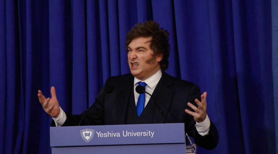 La nueva ley promovida por el mandatario argentino, otorga a las provincias la potestad de determinar las zonas periglaciales en las que se pueden permitir las actividades mineras. AP