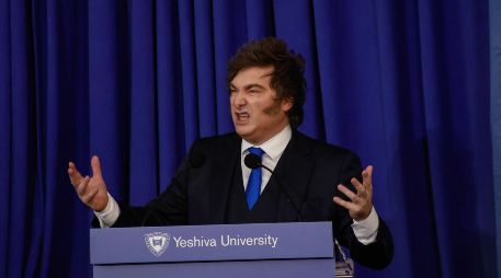 La nueva ley promovida por el mandatario argentino, otorga a las provincias la potestad de determinar las zonas periglaciales en las que se pueden permitir las actividades mineras. AP