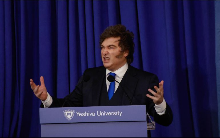 La nueva ley promovida por el mandatario argentino, otorga a las provincias la potestad de determinar las zonas periglaciales en las que se pueden permitir las actividades mineras. AP