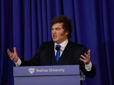 La nueva ley promovida por el mandatario argentino, otorga a las provincias la potestad de determinar las zonas periglaciales en las que se pueden permitir las actividades mineras. AP