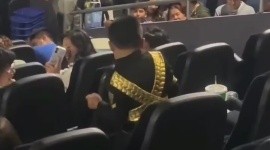 VIDEO: Niño se hace viral al bailar como Michael Jackson en estreno de la biopic