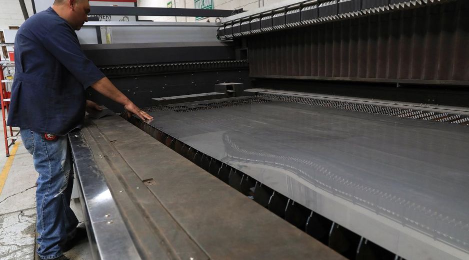 El beneficio consiste en reducir el arancel actual del 50 % aplicado al acero y al aluminio hasta un nivel máximo del 25 %, dependiendo de los compromisos de producción asumidos en territorio estadounidense. EFE/L. Torres