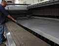 El beneficio consiste en reducir el arancel actual del 50 % aplicado al acero y al aluminio hasta un nivel máximo del 25 %, dependiendo de los compromisos de producción asumidos en territorio estadounidense. EFE/L. Torres
