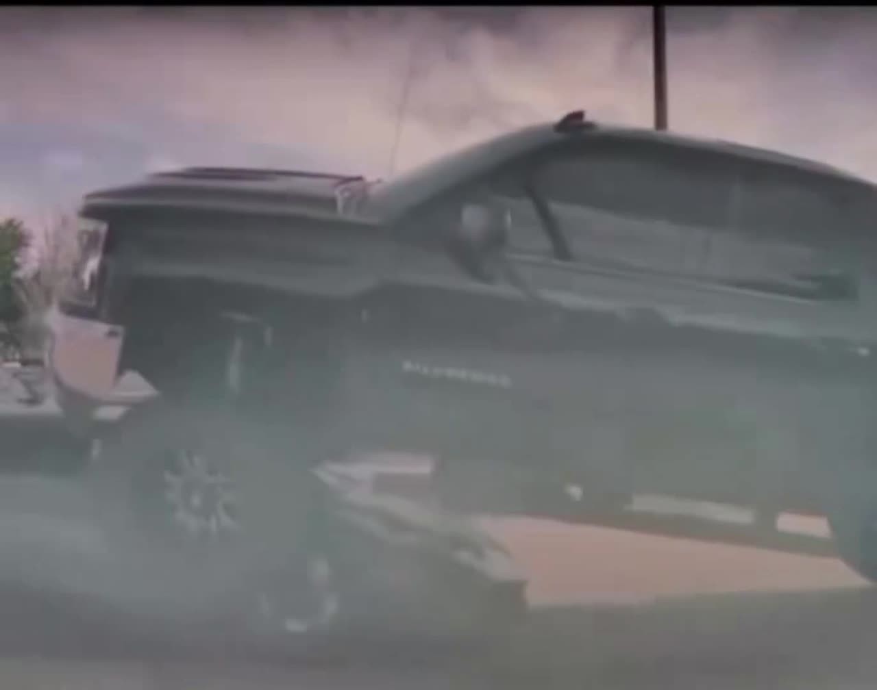 Lamborghini es aplastado por una mujer con su camioneta y se viraliza  VIDEO