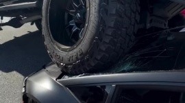 Lamborghini es aplastado por una mujer con su camioneta y se viraliza