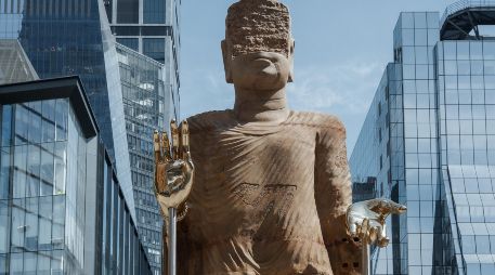La estatua del artista Tuan Andrew Nguyen se presenta como la más reciente obra encargada para el High Line. EFE/O. Fedorova