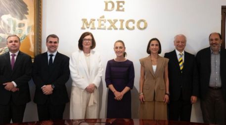 Sheinbaum y Magda Chambriard, la presidenta de Petrobras, en una foto oficial publicad por el Gobierno de México. X/@Claudiashein