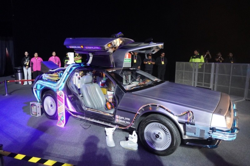 Fans tuvieron la oportunidad de admirar algunos objetos de Volver al Futuro; entre ellos, el mítico DeLorean acondicionado para viajar por el tiempo. EL INFORMADOR/F. Salcedo&nbsp;