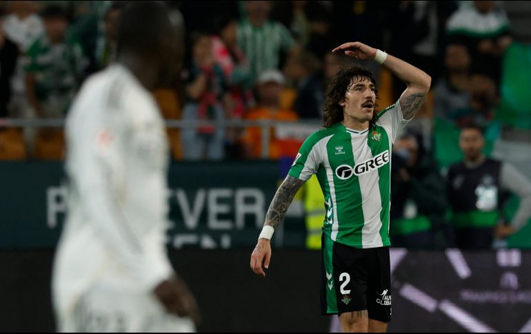 Hector Bellerín. El futbolista español marcó el gol del empate en el tiempo agregado. EFE/J. Muñoz