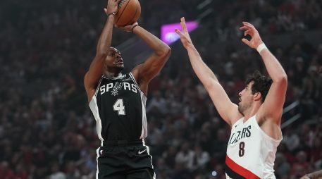 El equipo texano demostró lo que puede hacer aún sin su gran estrella. AP