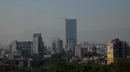 La Ciudad de México inició este día con una mala calidad del aire. EFE/S. Gutiérrez