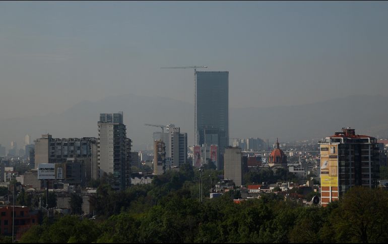 La Ciudad de México inició este día con una mala calidad del aire. EFE/S. Gutiérrez