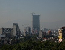 La Ciudad de México inició este día con una mala calidad del aire. EFE/S. Gutiérrez