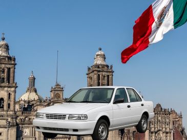 Este auto ha dejado una huella imborrable en la historia automotriz y, aunque no podemos disfrutar de versiones nuevas, aún es posible encontrar vestigios de su impacto en las calles de México. ESPECIAL / CANVA
