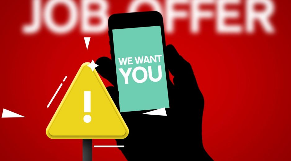 Los ciberdelincuentes utilizan anuncios engañosos en redes sociales, páginas web fraudulentas o incluso intermediarios falsos con el objetivo de reclutar personas que buscan empleo, esto, aprovechándose del Mundial 2026. ESPECIAL / CANVA