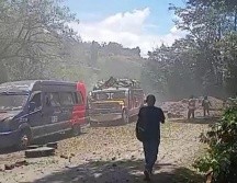 Vehículos afectados tras un atentado terrorista que destruyó este sábado un tramo de la Vía Panamericana. EFE/Rastreo de Redes