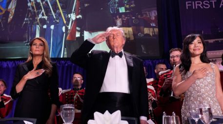 Donald Trump se encuentra bien tras el incidente ocurrido en una cena con corresponsales en Washington. EFE/Y. Gripas