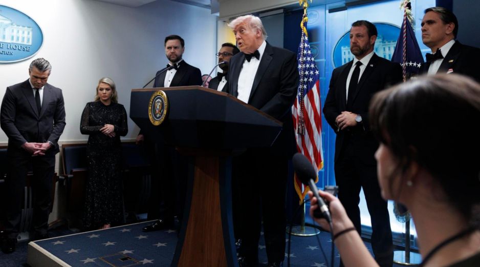 Donald Trump ofrece una conferencia en la Casa Blanca luego del incidente de seguridad ocurrido en la cena de la Asociación de Corresponsales. EFE/W. Oliver
