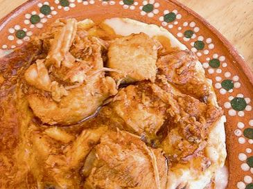 Gordita con guiso de costilla de Pascuala Fonda. ESPECIAL