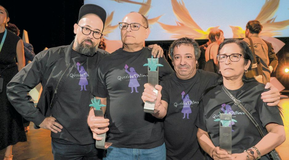 Rodrigo Reyes, Jesús Quintana, Inti Cordera y Lorena Gutiérrez, durante la premiación de “Querida Fátima” en el FICG 41, donde el documental obtuvo los principales galardones. EL INFORMADOR/A. Navarro