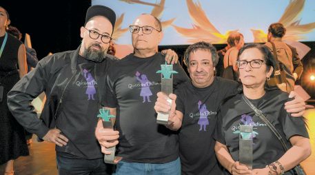 Rodrigo Reyes, Jesús Quintana, Inti Cordera y Lorena Gutiérrez, durante la premiación de “Querida Fátima” en el FICG 41, donde el documental obtuvo los principales galardones. EL INFORMADOR/A. Navarro