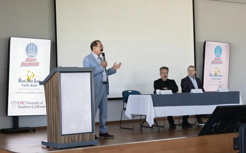 &nbsp;Joaquín Jiménez. El director médico del Hospital Real San José Valle Real, participó en las conferencias de actualización. ESPECIAL