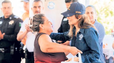 En el Parque Miravalle, Vero Delgadillo encabezó la entrega de apoyos para mejorar la calidad del agua en hogares de Guadalajara. ESPECIAL