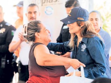 En el Parque Miravalle, Vero Delgadillo encabezó la entrega de apoyos para mejorar la calidad del agua en hogares de Guadalajara. ESPECIAL