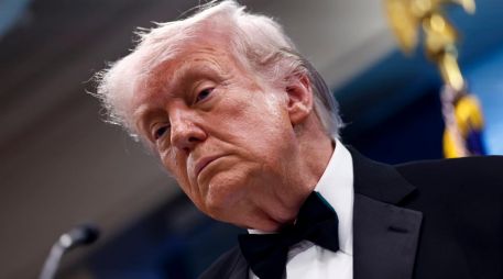 El presidente de Estados Unidos, Donald Trump, durante la rueda de prensa de este sábado en la noche tras el tiroteo en la Cena de Corresponsales de la Casa Blanca. EFE/W. Oliver