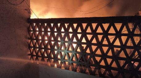 Hasta el momento se desconocen las causas que originaron el fuego en la finca. ESPECIAL/Coordinación Municipal de Protección Civil y Bomberos de Guadalajara