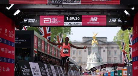 La magnitud del triunfo de Sabastian Sawe redefine por completo los límites biológicos y biomecánicos que la ciencia deportiva. EFE / N. Hail